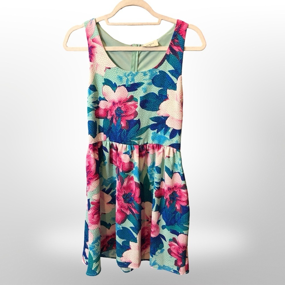 Everly Floral Textured Dress | Vibrant Spring Print | Size Medium